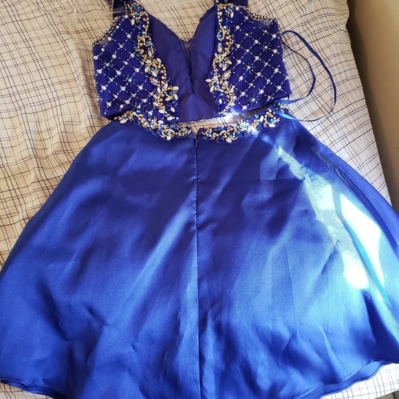 Dress - Picture 3 of 3